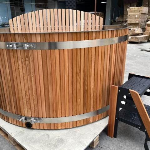 EMBER - 5 PERSON WOODFIRED HOT TUB