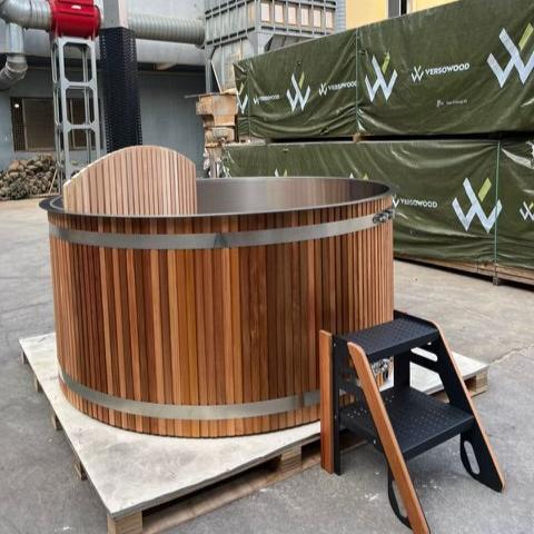 EMBER - 5 PERSON WOODFIRED HOT TUB